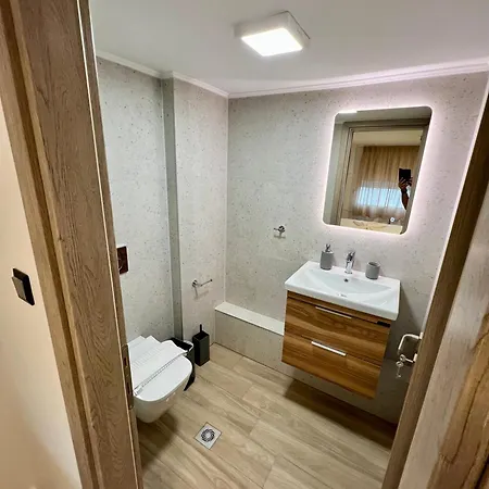 Thano's House 4 Apartman