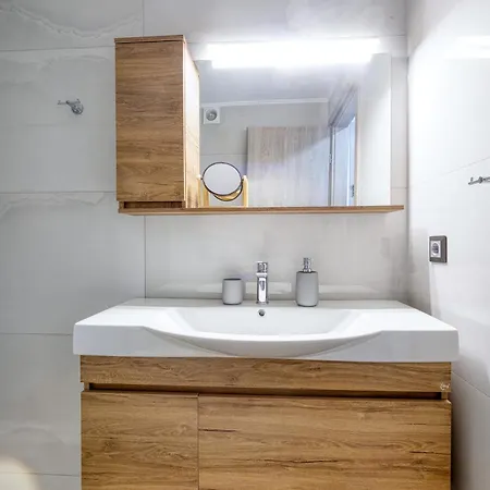 Apartman Thano's House 4 *