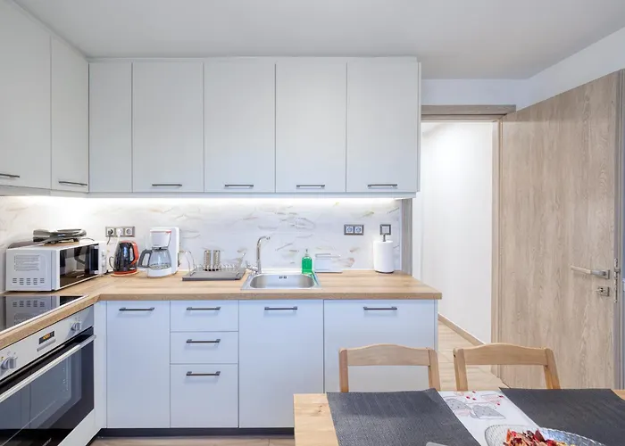 Thano's House 4 Apartman