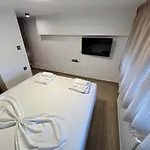 Apartment Thano's House 4 *